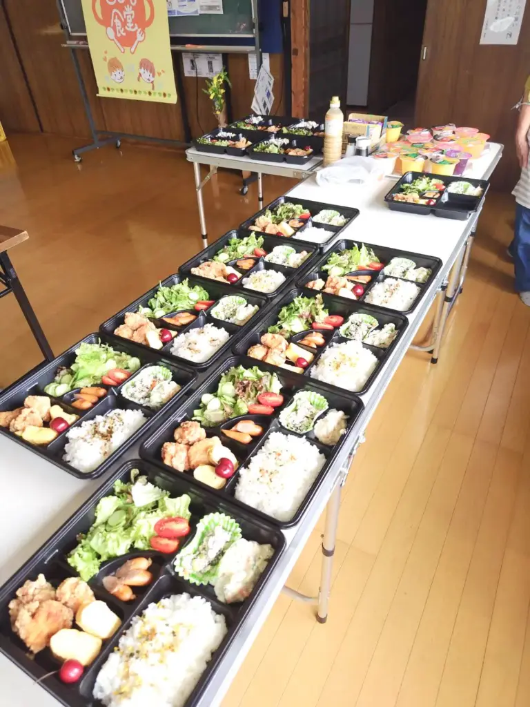【こども・おとな食堂】　クリーンアイリス